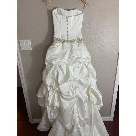 Demetrios Women's Ivory Sleeveless Ball Gown Wedding Dress - 2 - Picture 4 of 15